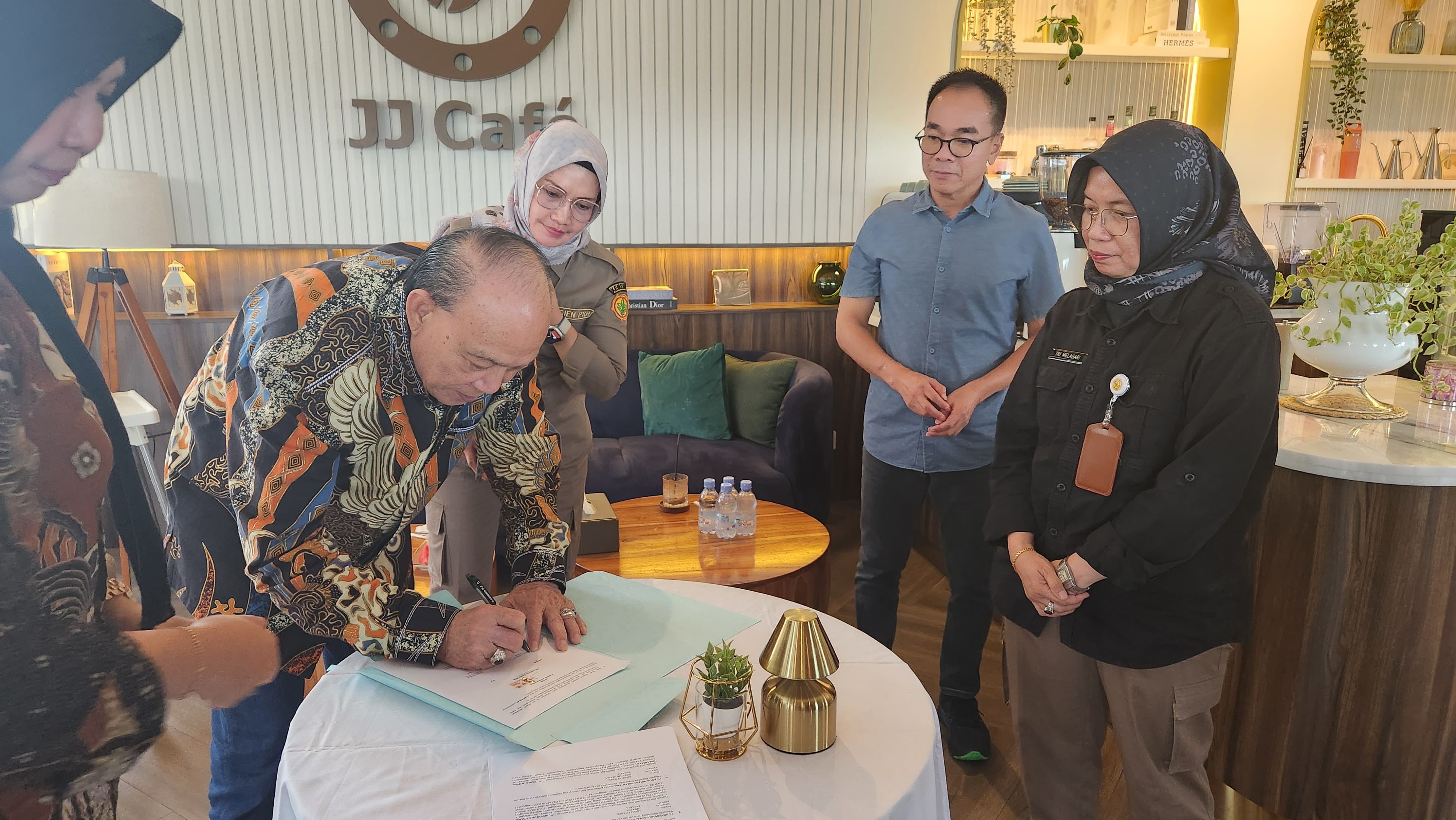 15 Perusahaan Dukung P2SDN dengan Penandatanganan Kerjasama Pemasukan Sapi Perah dan Pedaging