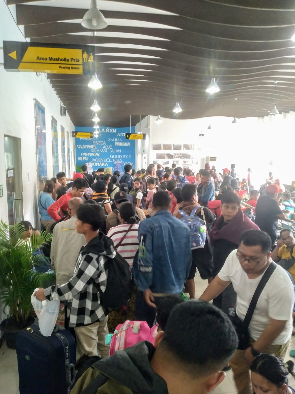 Pelabuhan Belawan Dipenuhi Ribuan Penumpang Saat Arus Balik Nataru