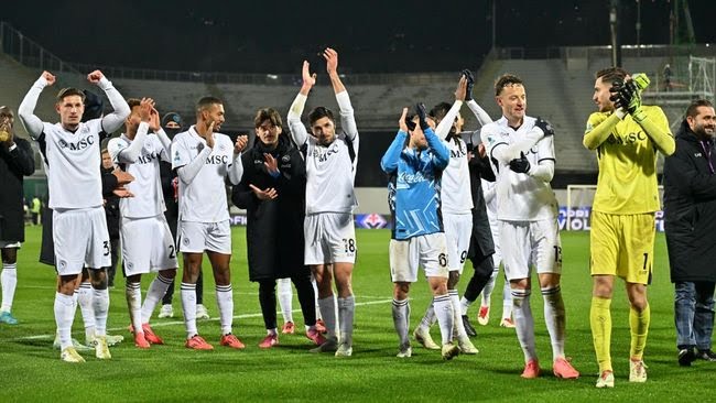 Napoli Taklukkan Fiorentina 3-0, Kokoh di Puncak Klasemen Serie A
