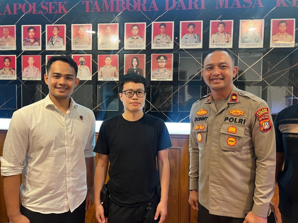 Respons Cepat Polsek Tambora, Laptop dan Handphone WNA yang Hilang Berhasil Ditemukan