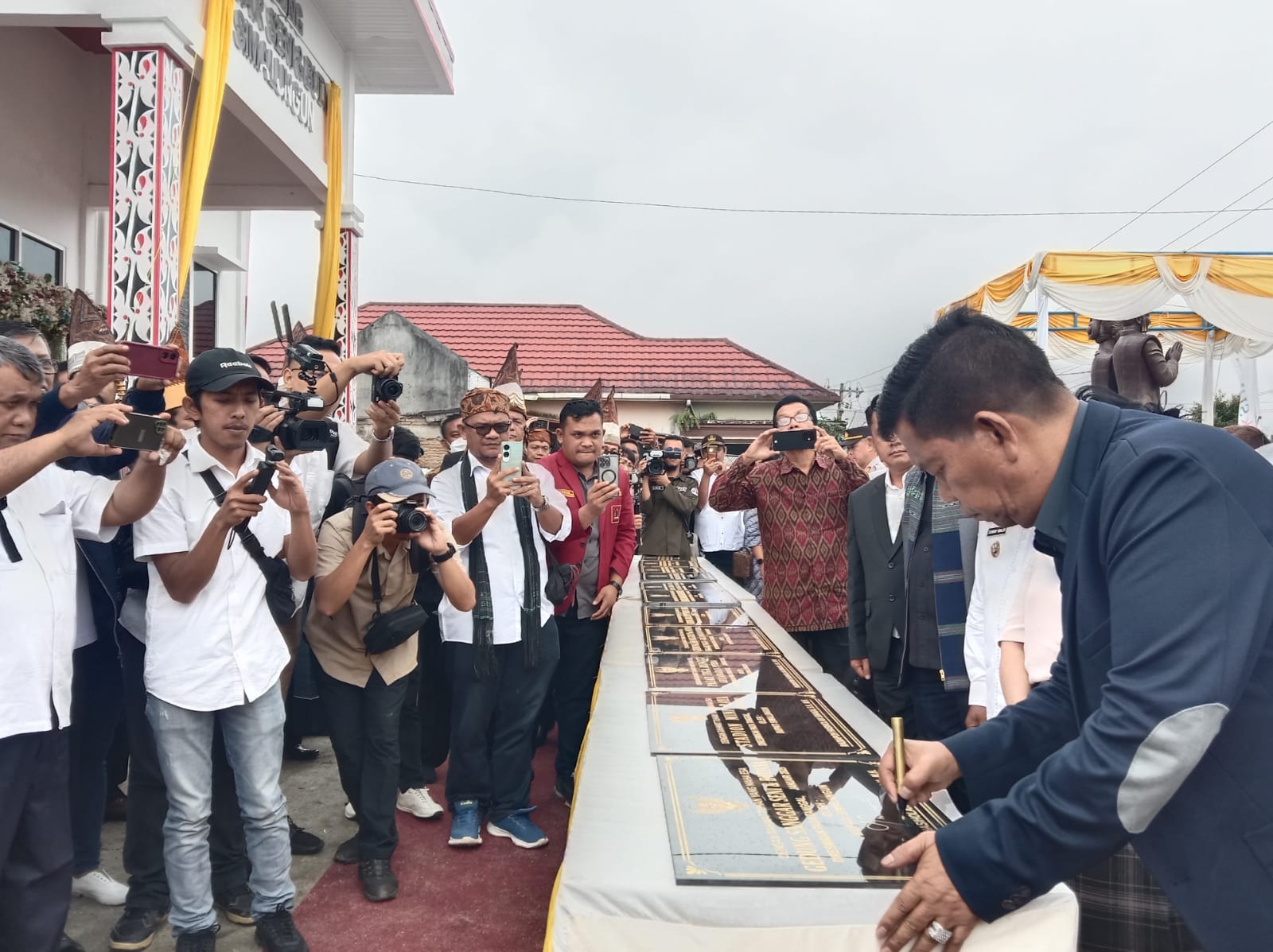 Stadion Mini dan Gedung Seni Budaya di Simalungun Resmi Diresmikan Radiapoh Sinaga