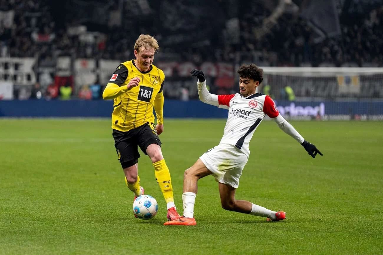 Dortmund Terpuruk, Frankfurt Menang 2-0 di Deutsche Bank Park