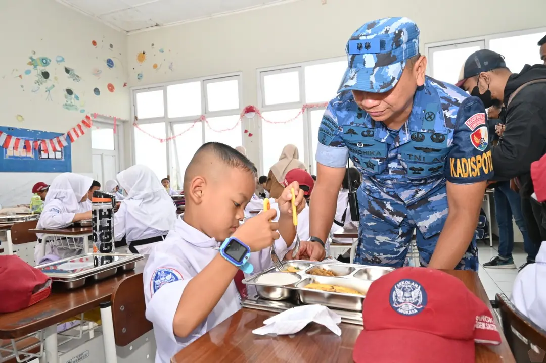 3.500 Porsi Makanan Bergizi Disiapkan Dapur SPPG Lanud Husein Sastranegara untuk Pelajar