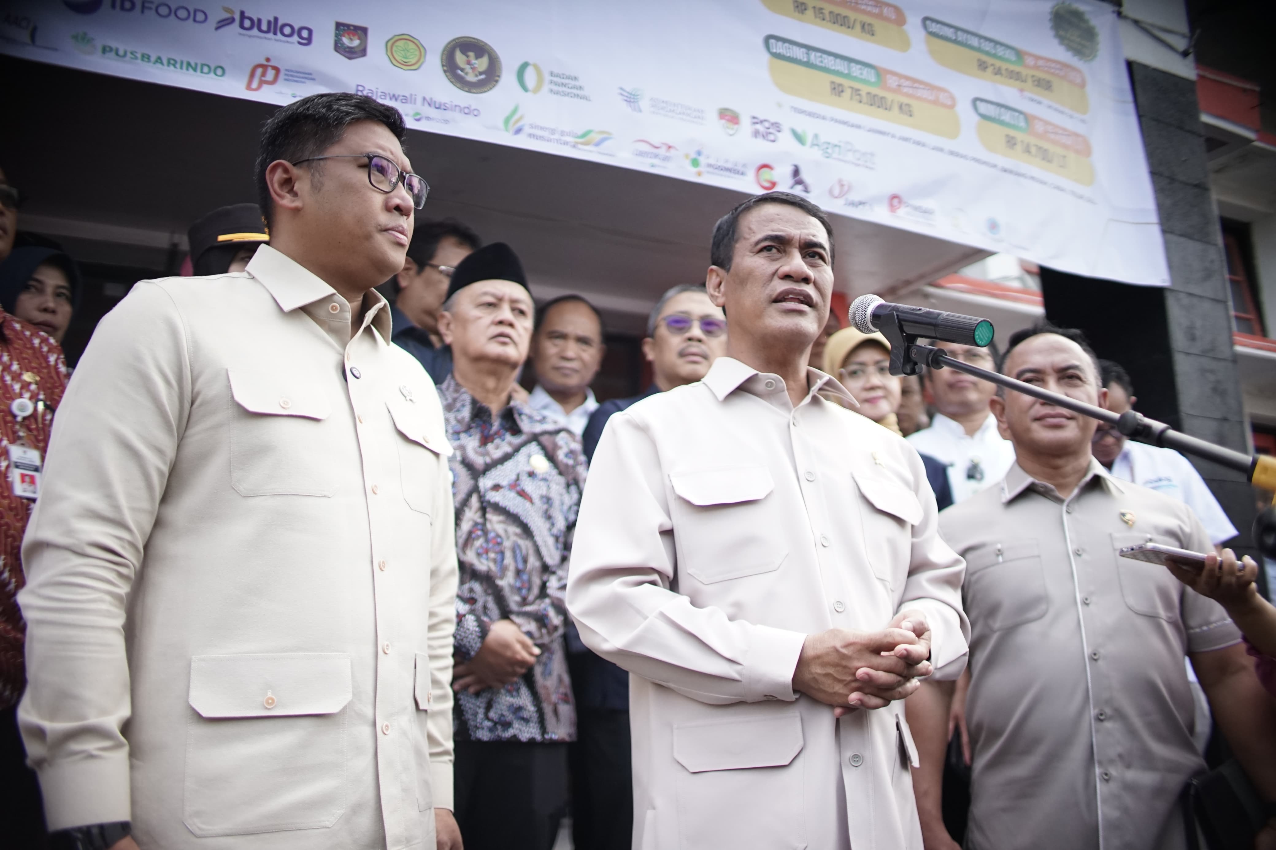 Mentan Amran dan Wamentan Sudaryono Tinjau Pasar Pangan Murah di Magelang