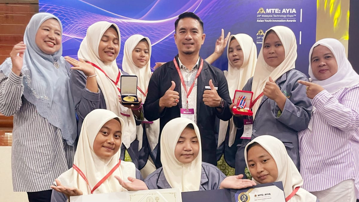 Tim Riset MAN 1 Madina Sabet Medali Emas di Malaysia Technology Expo 2025
