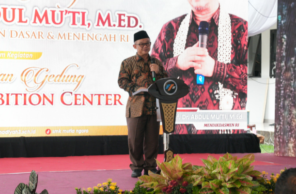 Gaungkan Pendidikan Karakter, Mendikdasmen Resmikan Gedung Sekolah di Jawa Timur