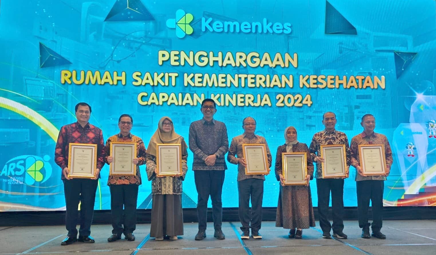RS Adam Malik Raih Empat Penghargaan dari Kemenkes RI, Termasuk Layanan Transplantasi Ginjal