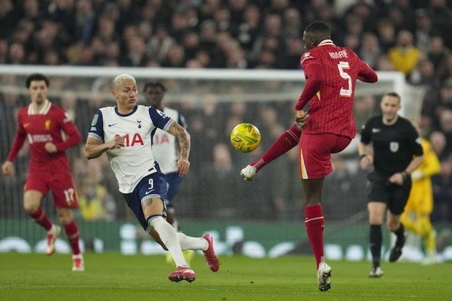 Liverpool Perkasa, Bungkam Tottenham 4-0 untuk Lolos ke Final Carabao Cup