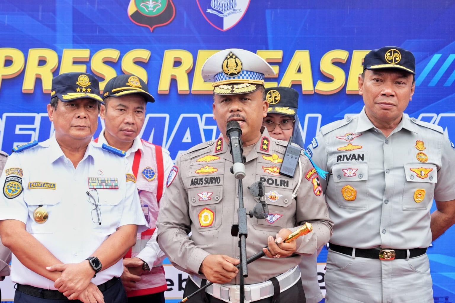 Kakorlantas Polri Tinjau Operasi Keselamatan 2025 di Polda Metro Jaya, 100 Travel Ilegal Diamankan