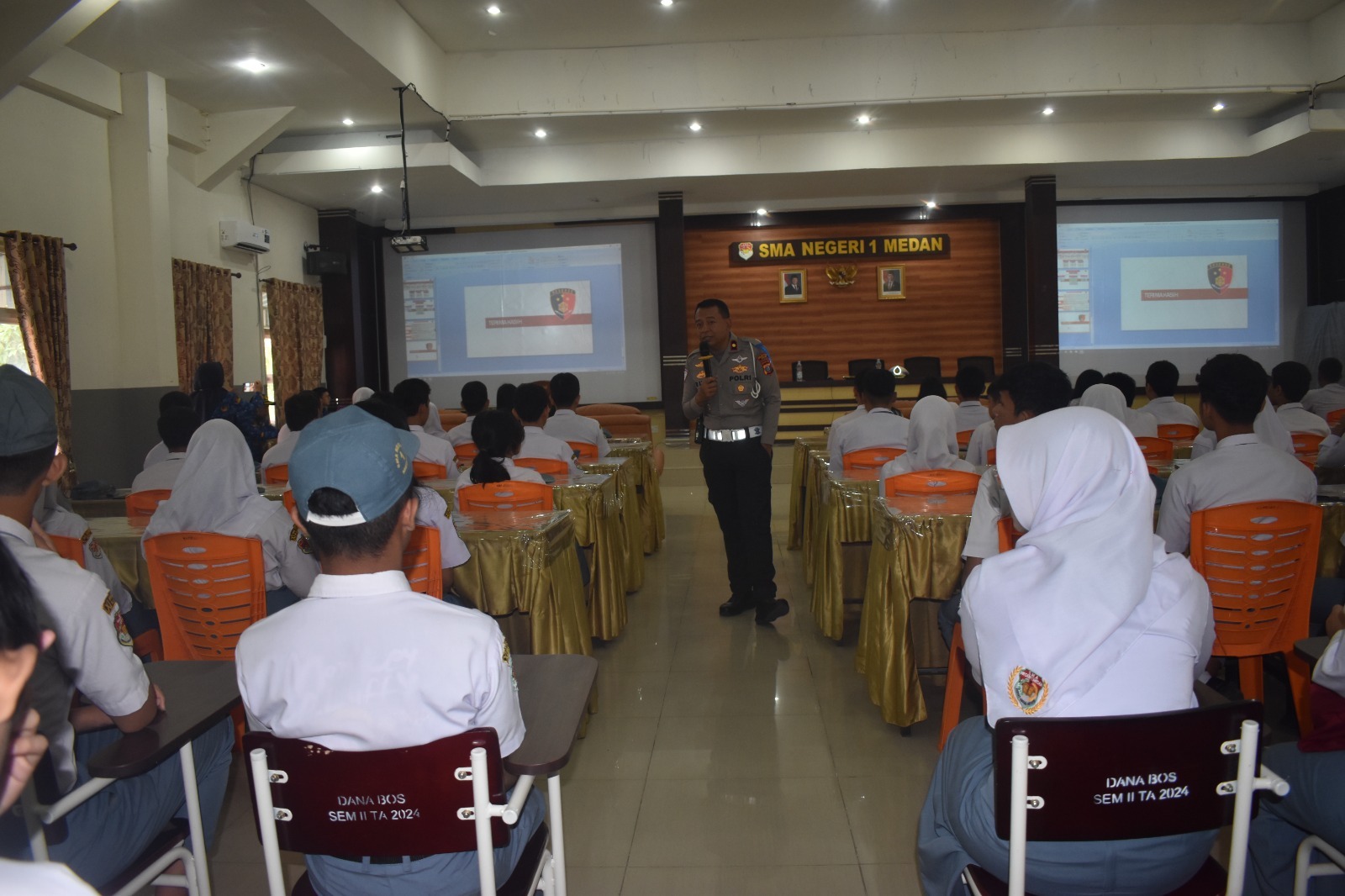 Wakasat Lantas Polrestabes Medan Sosialisasikan Tertib Berlalu Lintas di SMAN 1