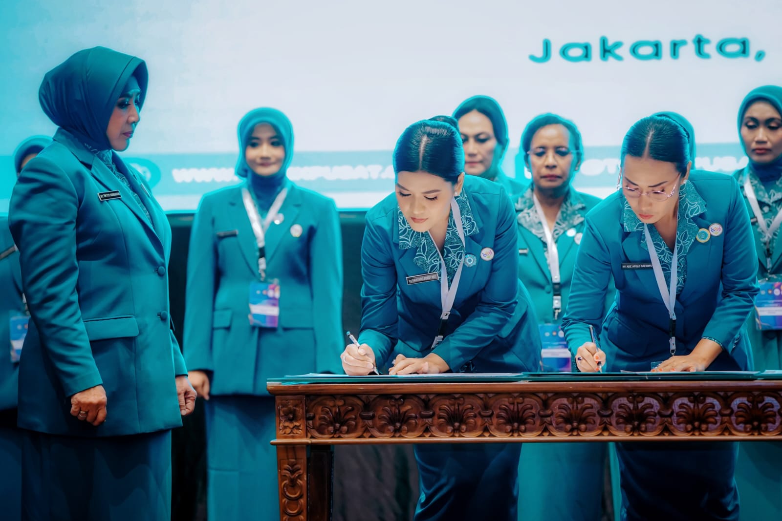 Kahiyang Ayu Dilantik Tri Tito Karnavian Jadi Ketua TP PKK dan Pembina Posyandu Sumut