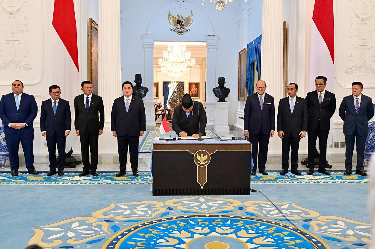 Presiden Prabowo Tandatangani Tiga Produk Hukum Strategis untuk BUMN dan Investasi Nasional