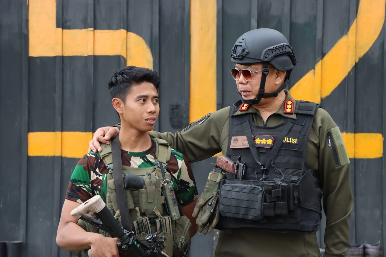 Kasatgas Humas Operasi Damai Cartenz-2024 Kunjungi Pos Pamtas Yonif 512 di Oksibil, Perkuat Sinergi TNI-Polri