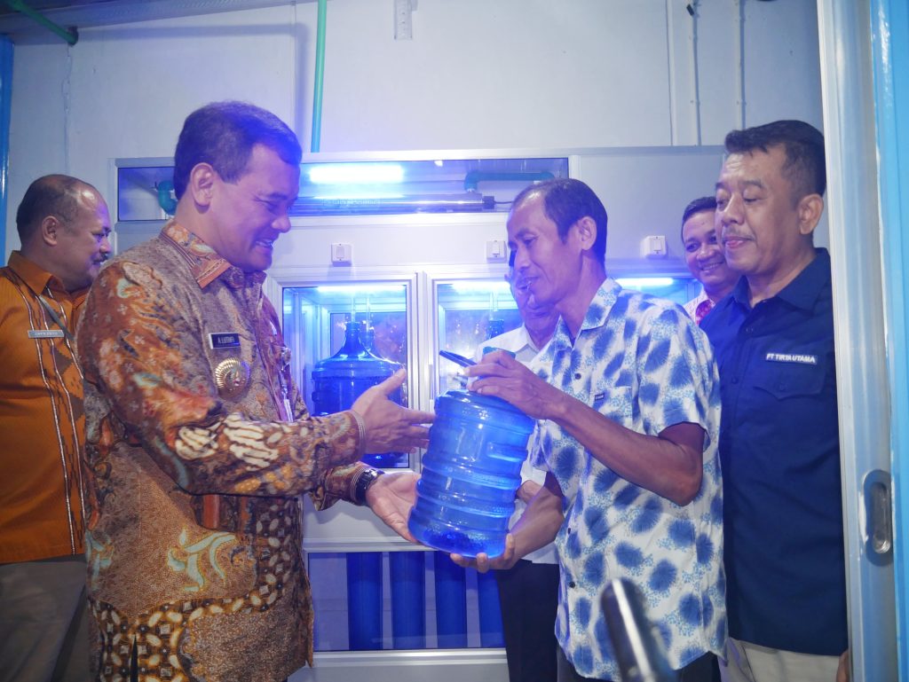 250 KK di Pekalongan Nikmati Air Minum Tawar Gratis Lewat Program Desalinasi Gubernur Jateng