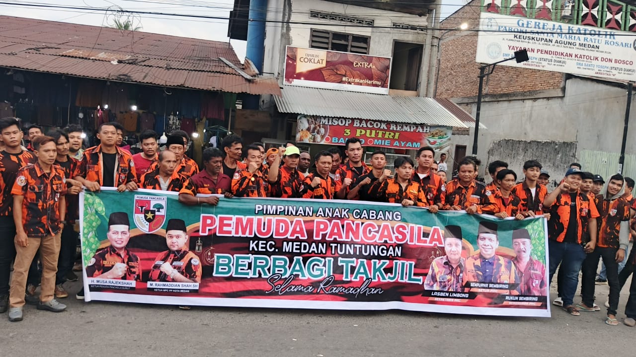 Pemuda Pancasila Medan Tuntungan Bagikan Takjil di Puasa Hari ke-12