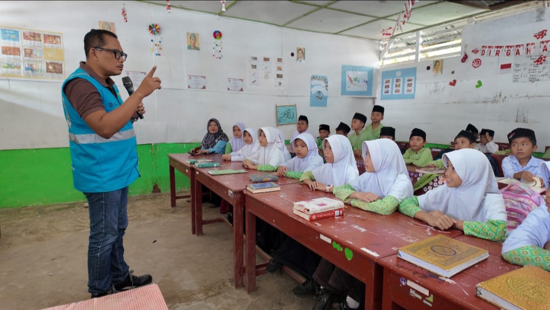 Berbagi Ilmu di Ramadan: GM PLN UID Sumut Hadirkan Semangat Baru untuk Generasi Emas Nias