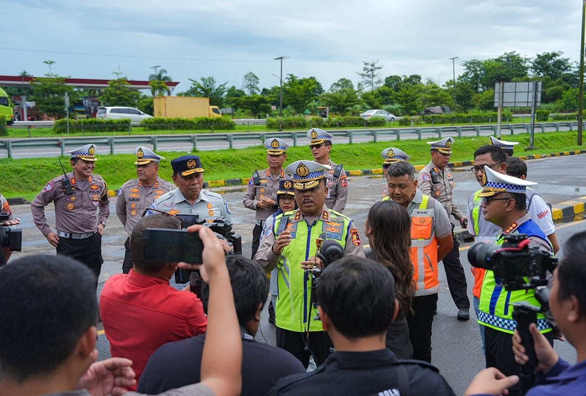 Kakorlantas Polri Tinjau Tol Jakarta-Merak, Pastikan Kesiapan Operasi Ketupat 2025