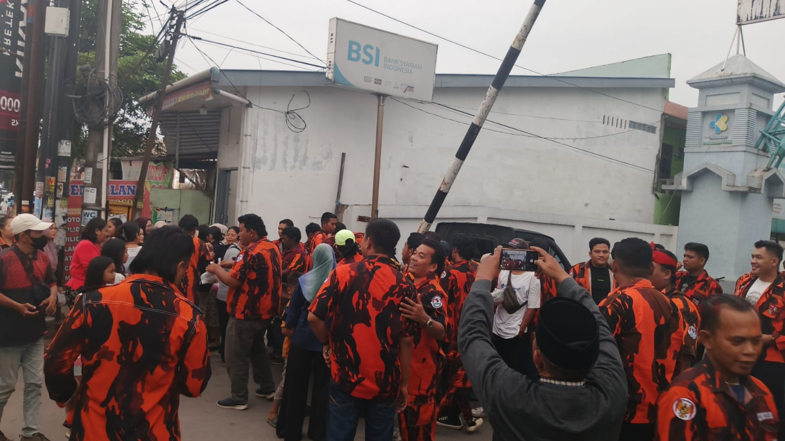 Pembagian Takjil di Jalan Jamin Ginting Picu Kemacetan Sementara