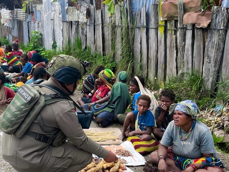 Satgas Ops Damai Cartenz-2025 Gelar Patroli Dialogis di Intan Jaya, Perkuat Keamanan dan Kebersamaan