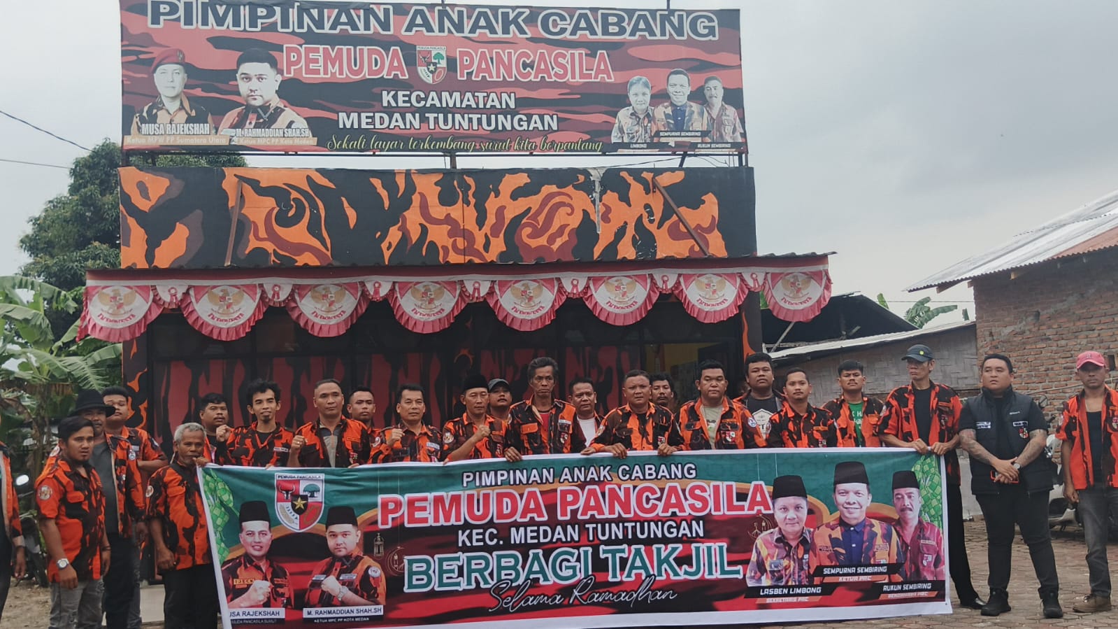 PAC Pemuda Pancasila Medan Tuntungan Gelar Aksi Berbagi Takjil Jelang Idul Fitri