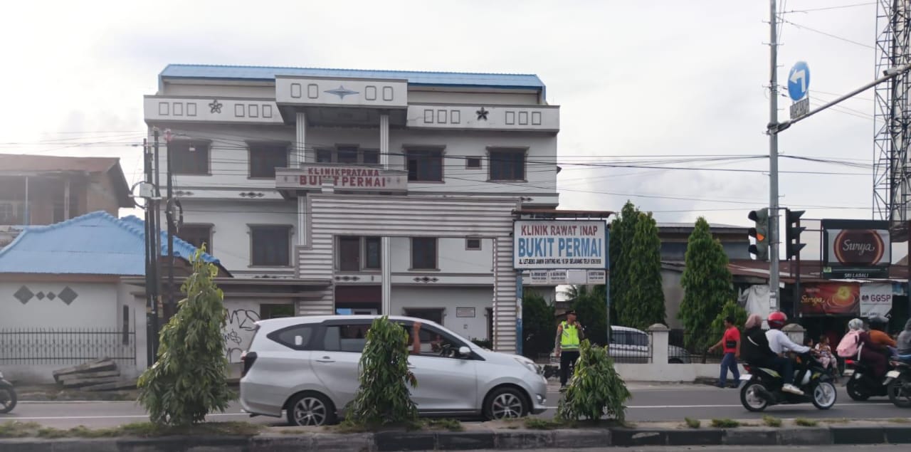 Kapolsek Medan Tuntungan Turun Tangan Atur Arus Balik Lebaran 2025