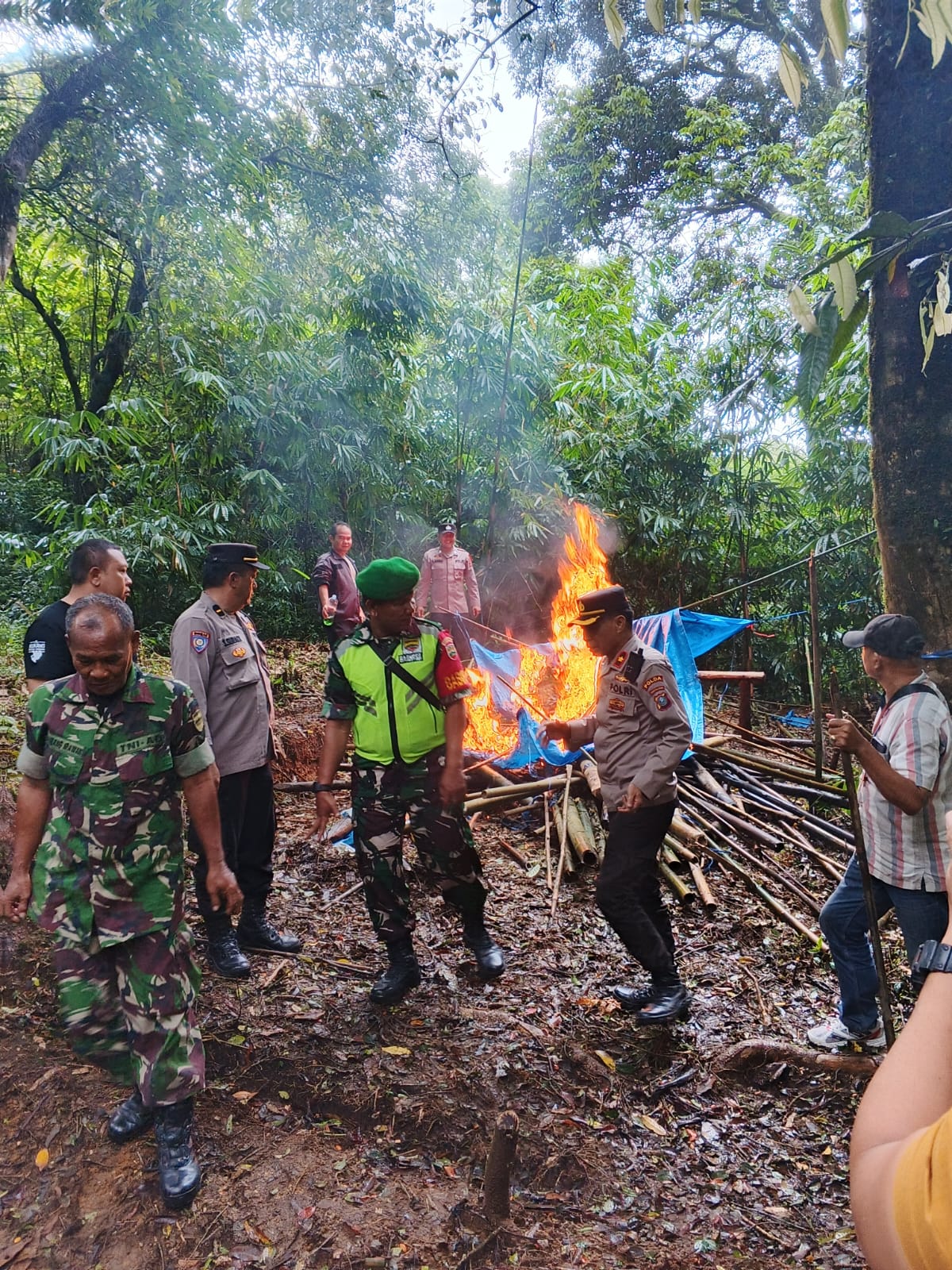 Polsek Pancurbatu Sidak Lokasi Diduga Sarang Judi dan Narkoba di Sibolangit