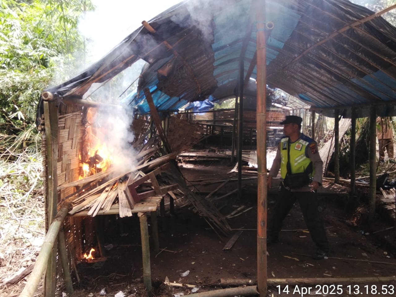 Polsek Pancurbatu Gerebek Lokasi Diduga Sarang Judi dan Narkoba di Hutan Lindung Sibolangit