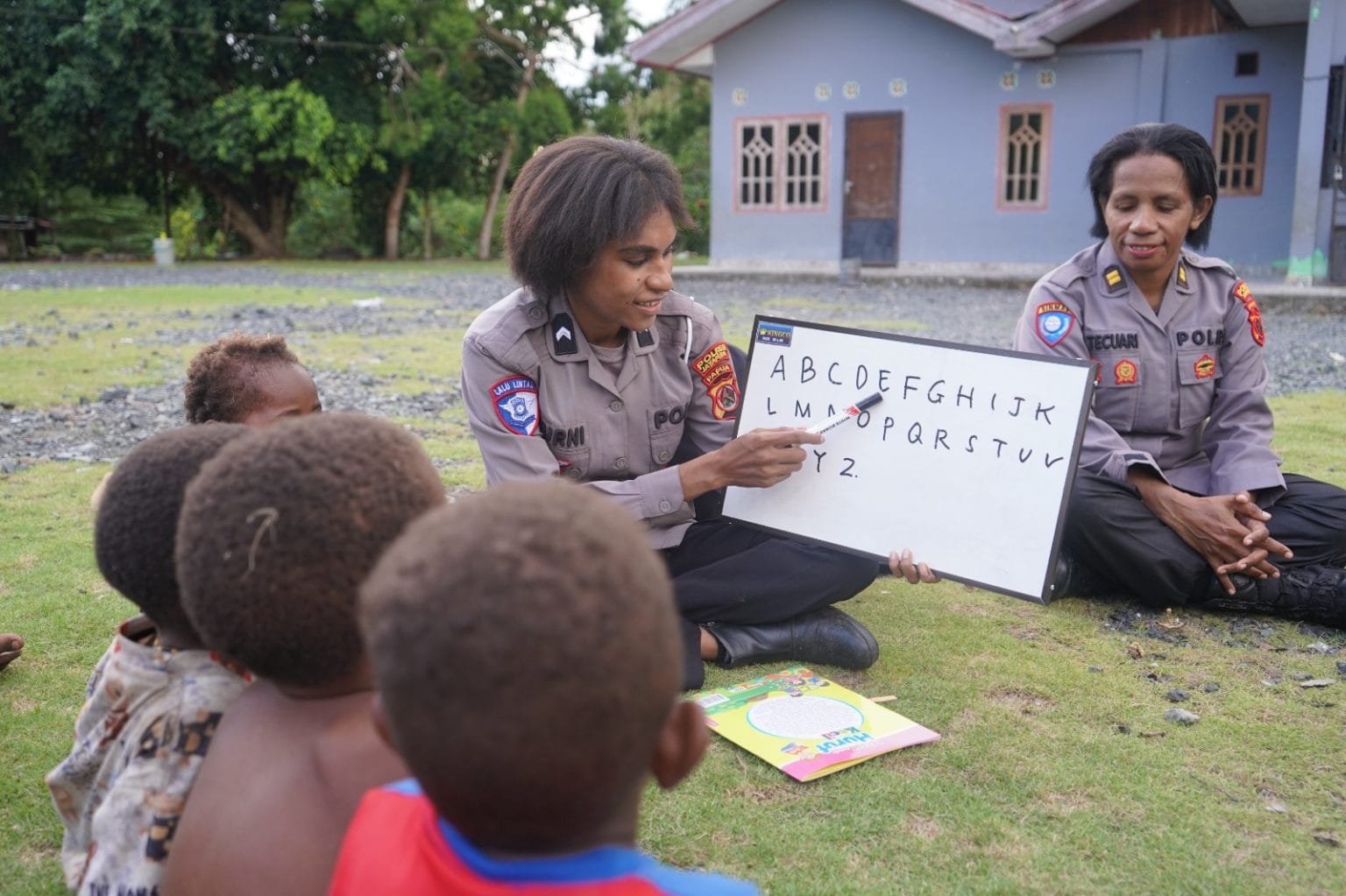 Subsatgas Si-Ipar Polres Jayapura Gelar Edukasi Humanis untuk Anak-anak di Kampung Doyo Baru