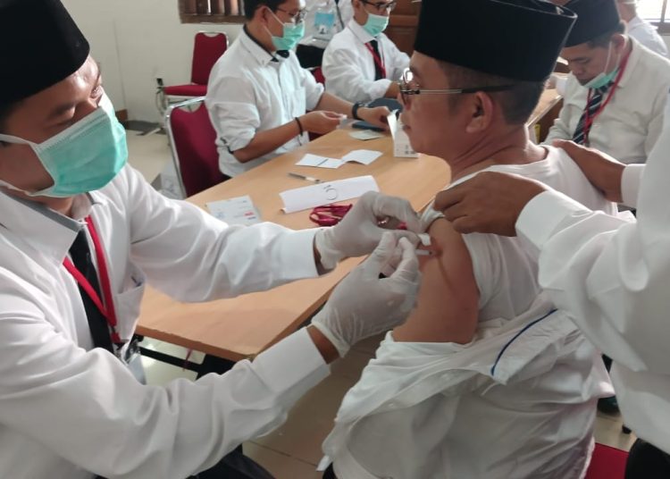 Kemenkes Fasilitasi Vaksinasi Meningitis Gratis bagi 500 Petugas Haji 2025