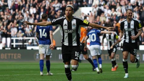 Newcastle United Hajar Ipswich Town 3-0, Naik ke Posisi Ketiga Klasemen