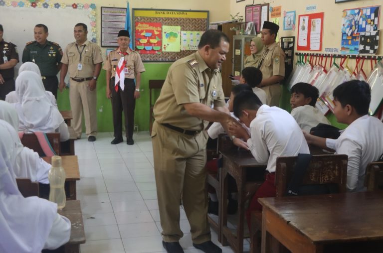 Program Makan Bergizi Gratis Jangkau 3.328 Siswa di Jambu