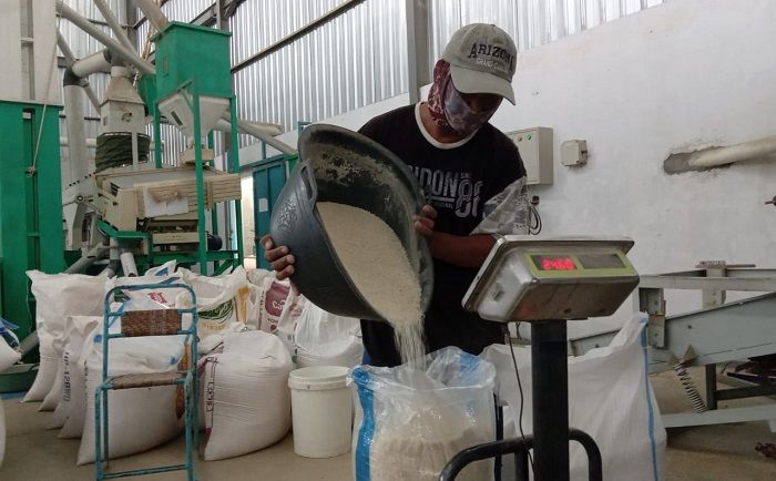 Meningkatkan Kualitas Beras Kecamatan Sawangan Melalui Teknologi Penggilingan Gabah