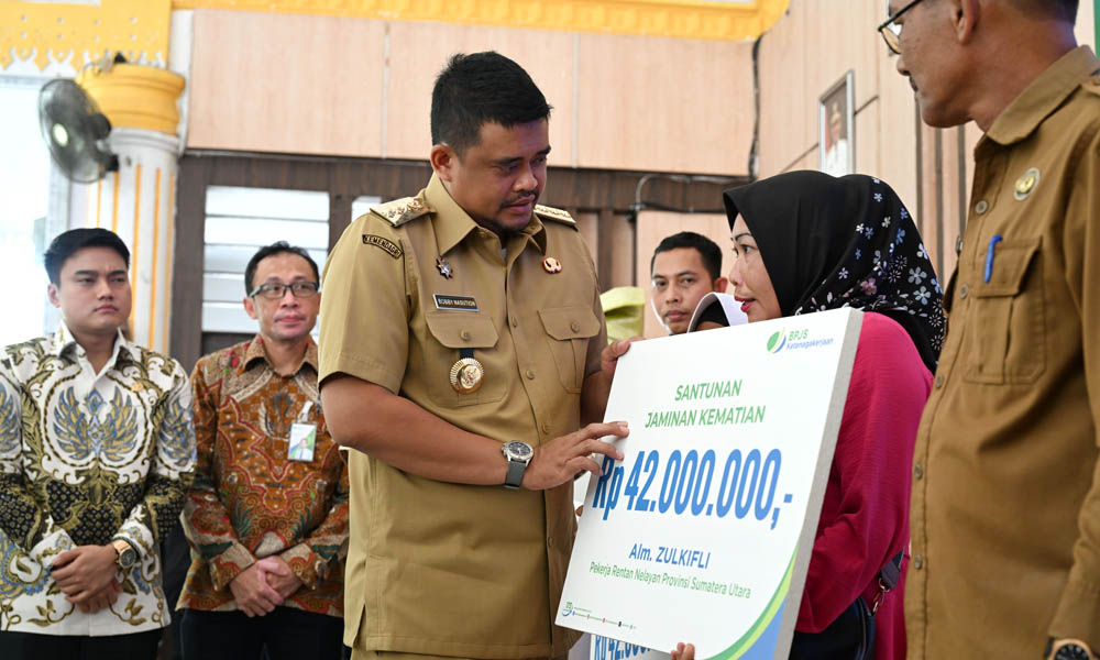 Gubernur Sumut Serahkan 1.600 Asuransi, Nelayan Langkat Kini Melaut Lebih Tenang