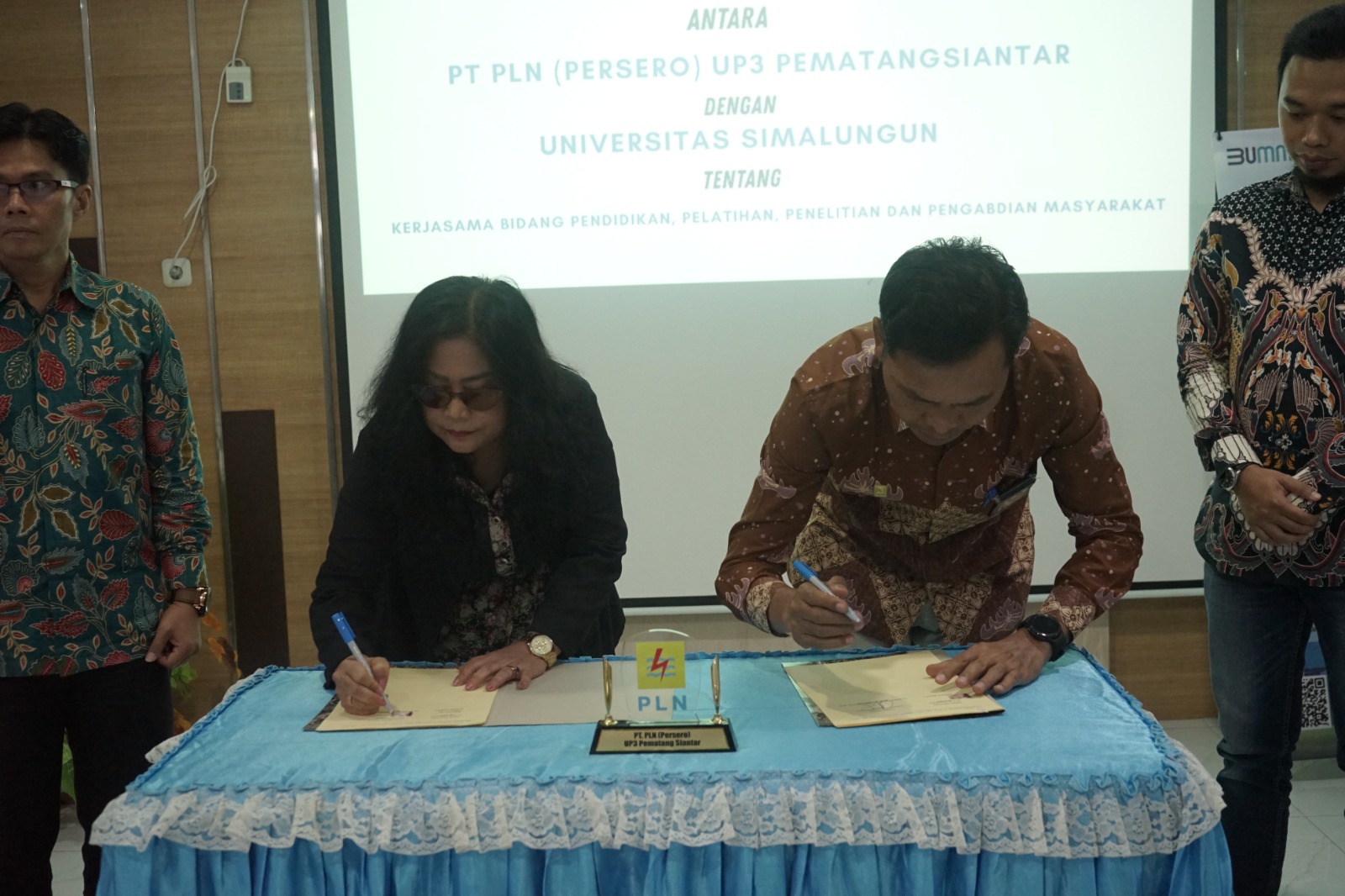 PLN Perkuat Sinergi dengan Universitas Simalungun melalui Penandatanganan MoU di Momen Hardiknas