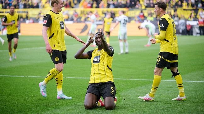Dortmund Bungkam Wolfsburg 4-0, Tembus Empat Besar Bundesliga