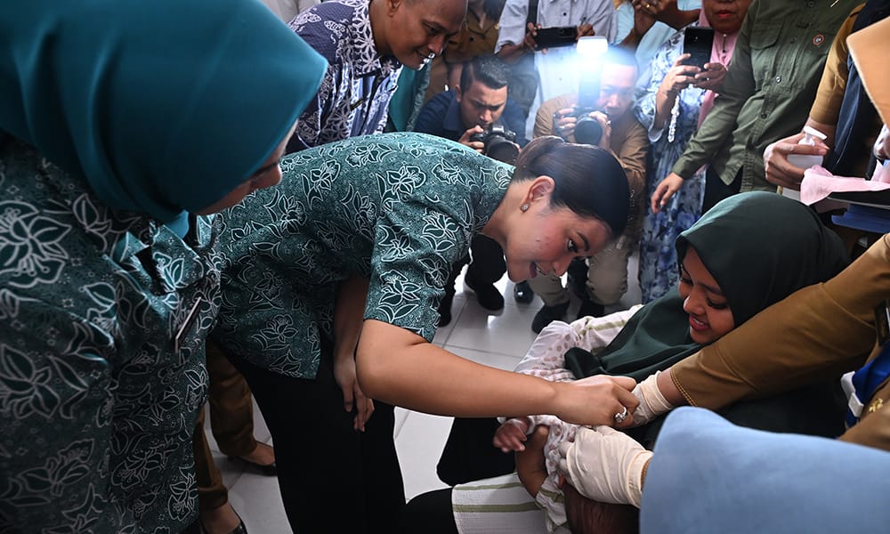 Kahiyang Ayu Kunjungi Posyandu di Deliserdang, Dukung Pekan Imunisasi Dunia 2025