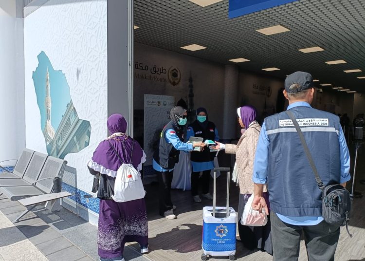 Antisipasi Cuaca Panas Ekstrem, Kemenkes Distribusikan Masker dan Oralit untuk Jemaah Haji di Madinah