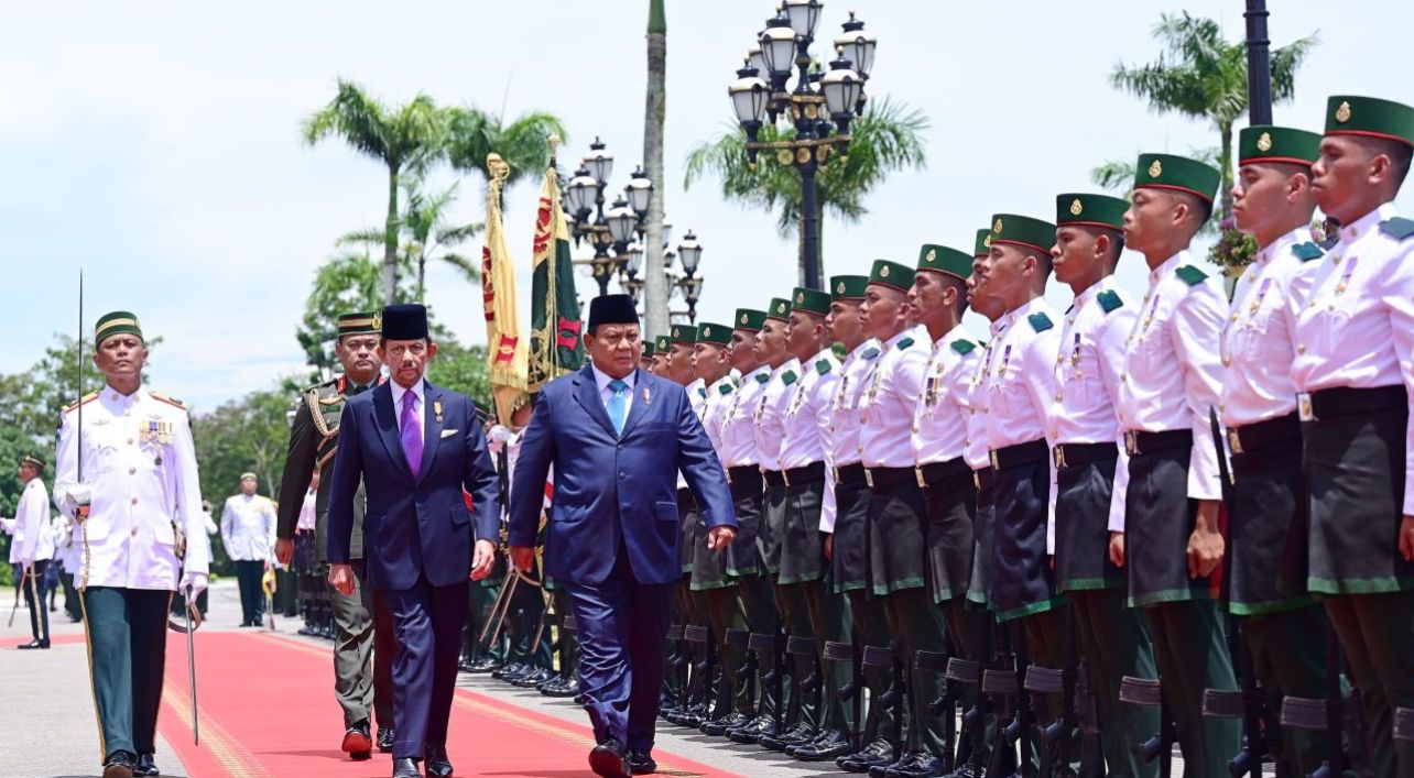 Perkuat Hubungan Strategis Indonesia-Brunei: Presiden Prabowo Disambut Hangat di Istana Nurul Iman
