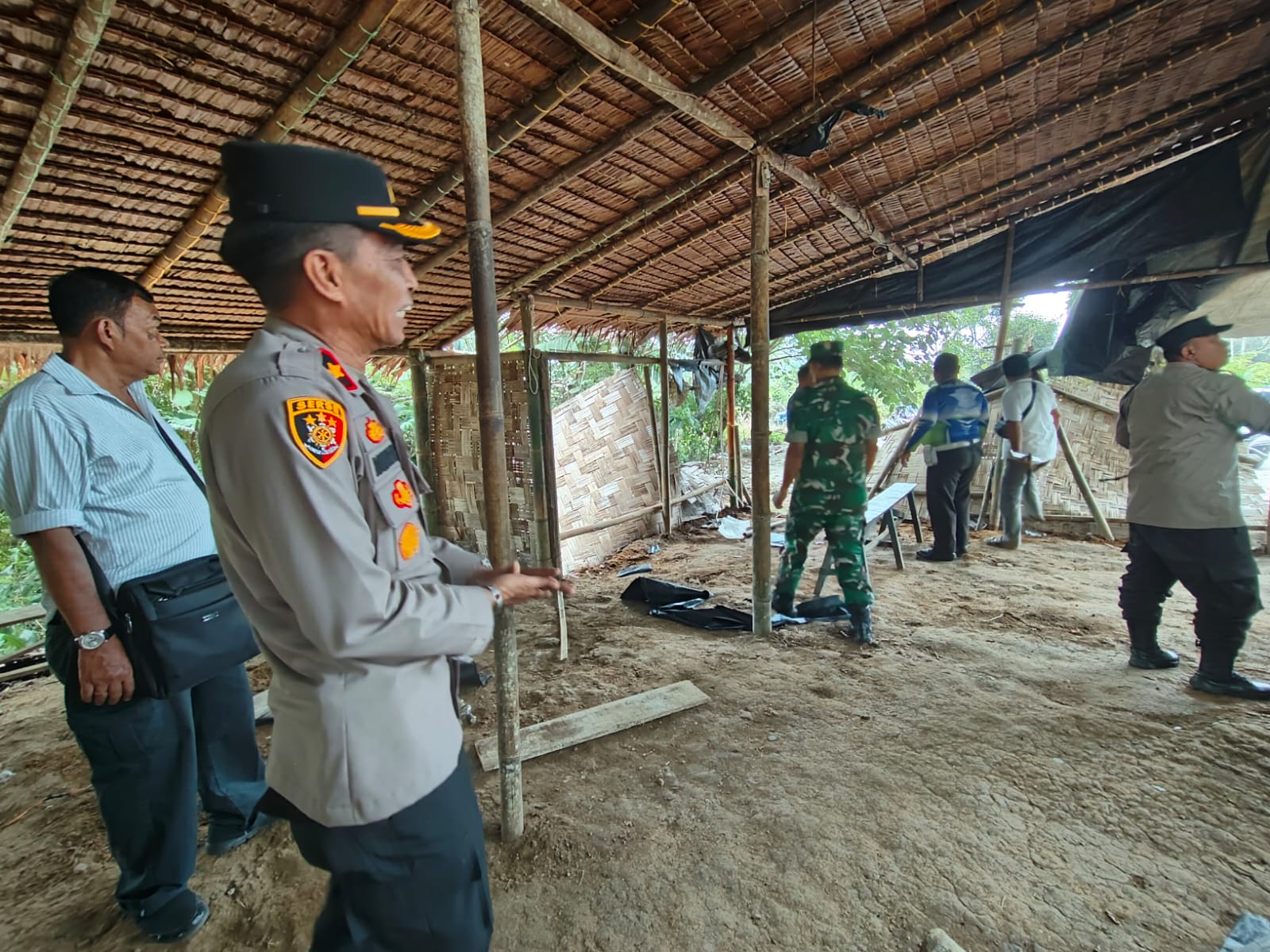 Polsek Pancurbatu-Koramil Tertibkan Lokasi Judi dan Narkoba di Desa Bandar Baru