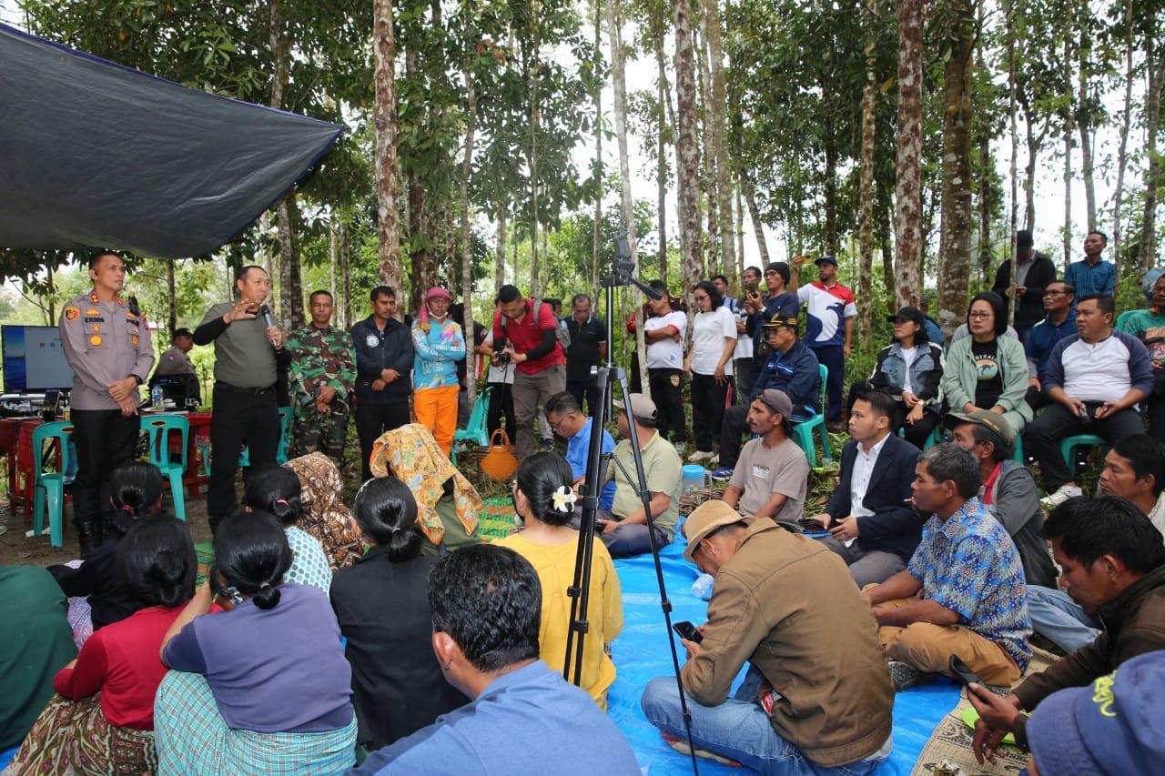 Bupati Taput Tinjau Kebun Kemenyan, Ketua DEN Tegaskan Pentingnya Hilirisasi Berbasis Ilmu Pengetahuan