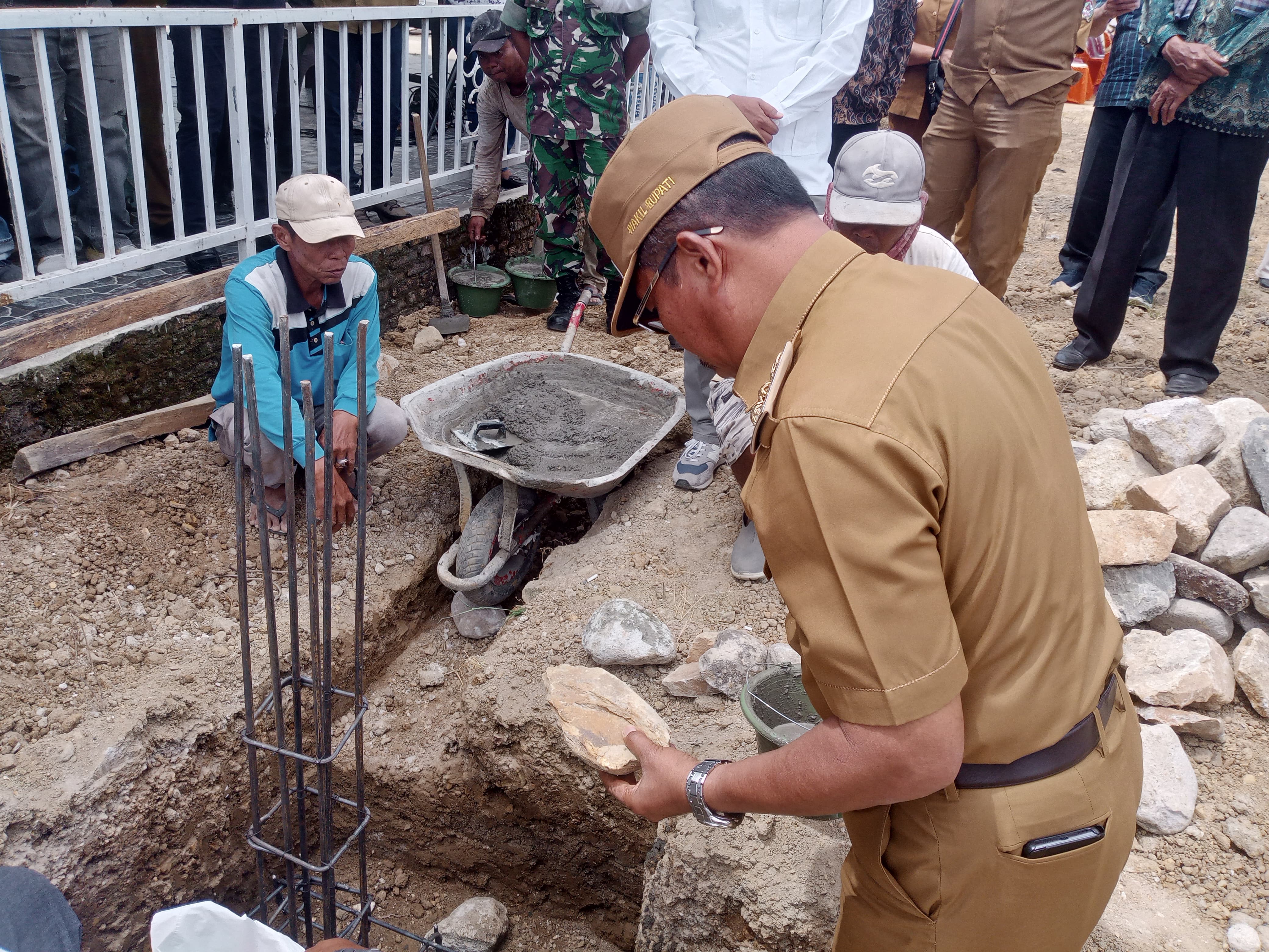 Wabup Toba Letakkan Batu Pertama Pembangunan 
