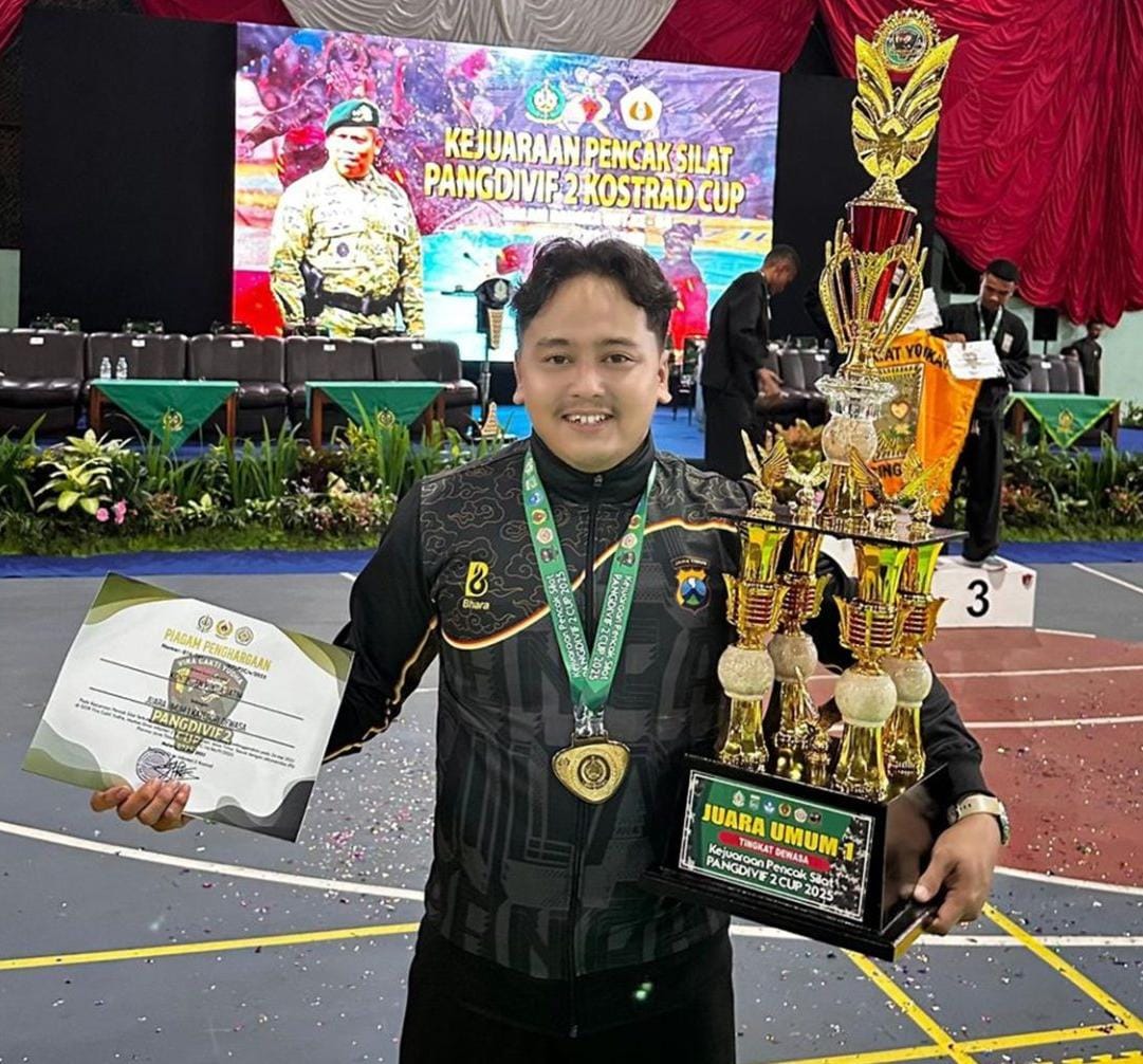 Bripda Sholeh Maulana Sumbang Emas, Polda Jatim Juara Umum Kejuaraan Pencak Silat Pangdivif 2 Cup 2025