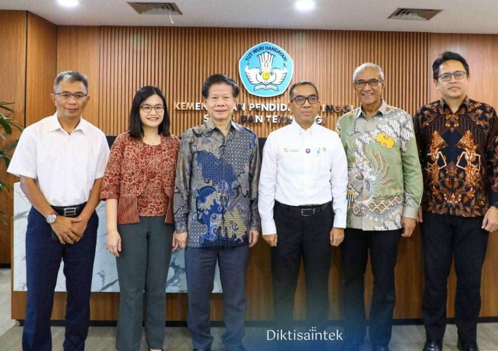 Mendiktisaintek Brian Yuliarto Perkuat Kerja Sama Riset dan Pendidikan Tinggi dengan NTU Singapura