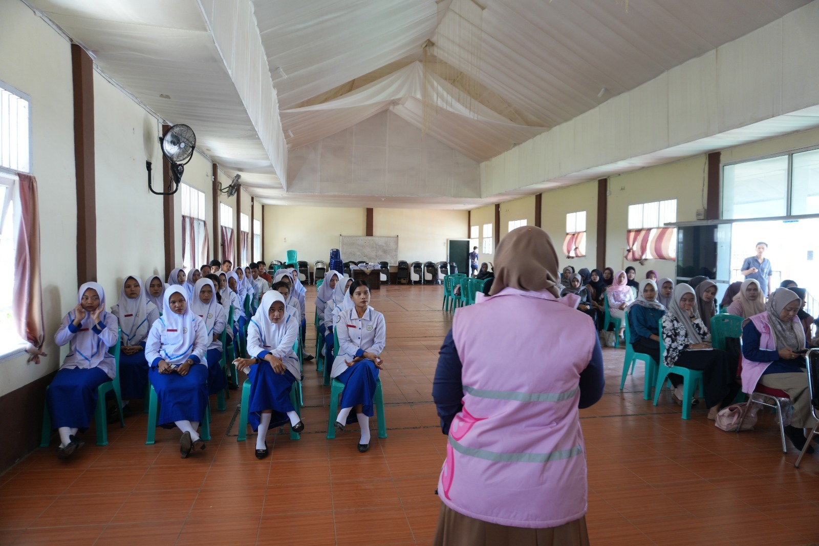 Srikandi PLN UP3 Padangsidimpuan Goes To School: PLN Hadir Menginspirasi dan Mendidik Generasi Muda