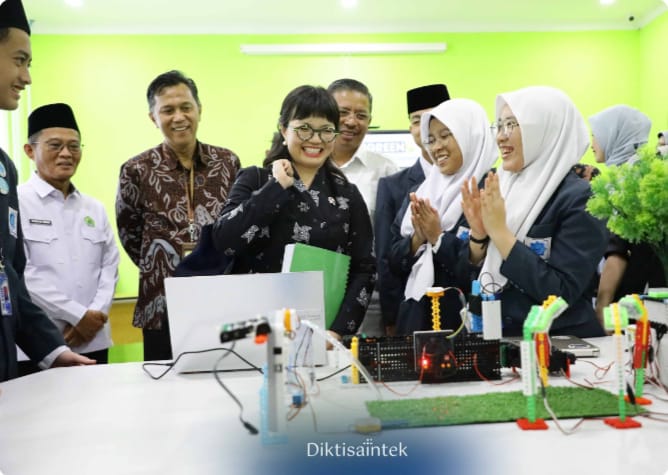 Transformasi Berkelanjutan Melalui Pola Pikir Riset dan Sistem Pendidikan