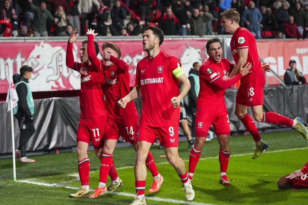 Twente Singkirkan NEC dalam Laga Dramatis, Hilgers Cedera-Verdonk Bersinar