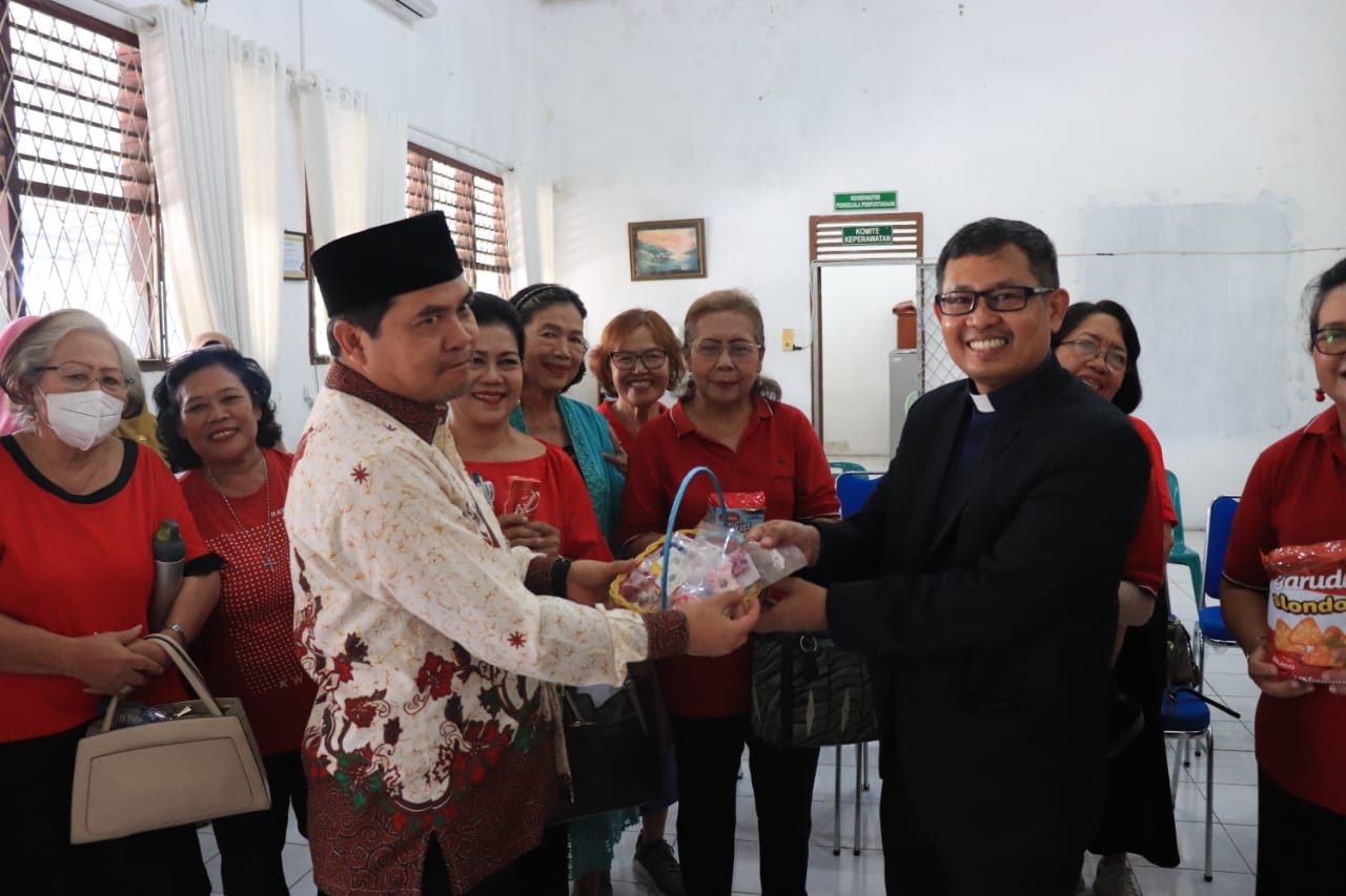 Direktur RS Jiwa Prof dr M Ildrem Sambut Kunjungan GKPI Medan Kota, Salurkan Tali Asih untuk Keluarga Disabilitas Mental