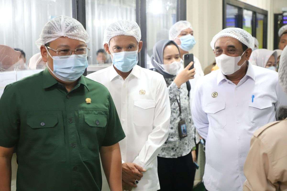 Jaro Ade dan Kepala Bapanas Tinjau Keamanan Dapur Makan Bergizi Gratis