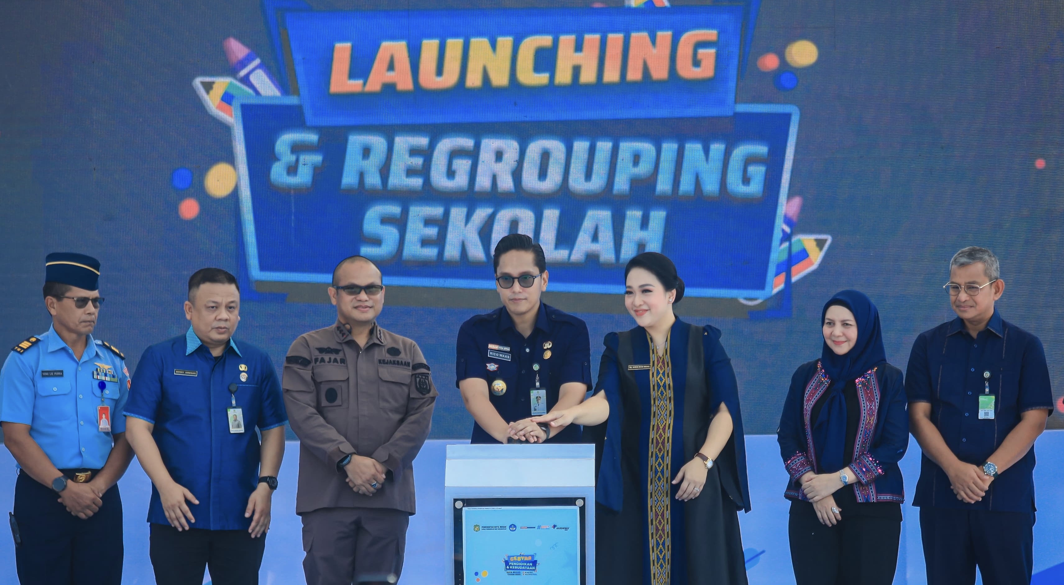 Gebyar Pendidikan Berlangsung Semarak, Rico Waas Luncurkan Regrouping Sekolah dan Serahkan Ijazah