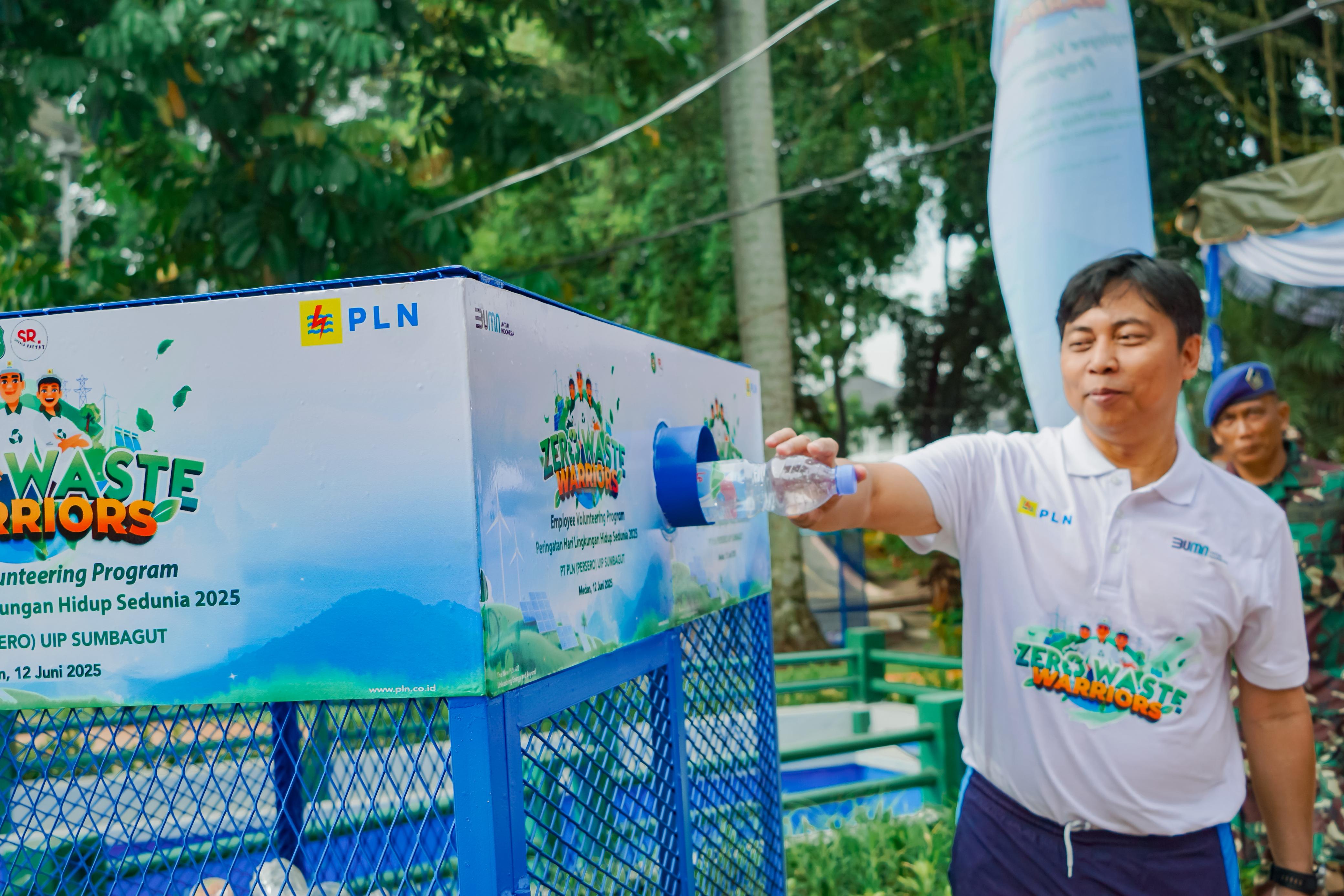 Bersihkan Lingkungan dari Sampah Botol Plastik, PLN Kolaborasi dengan Warga Setempat